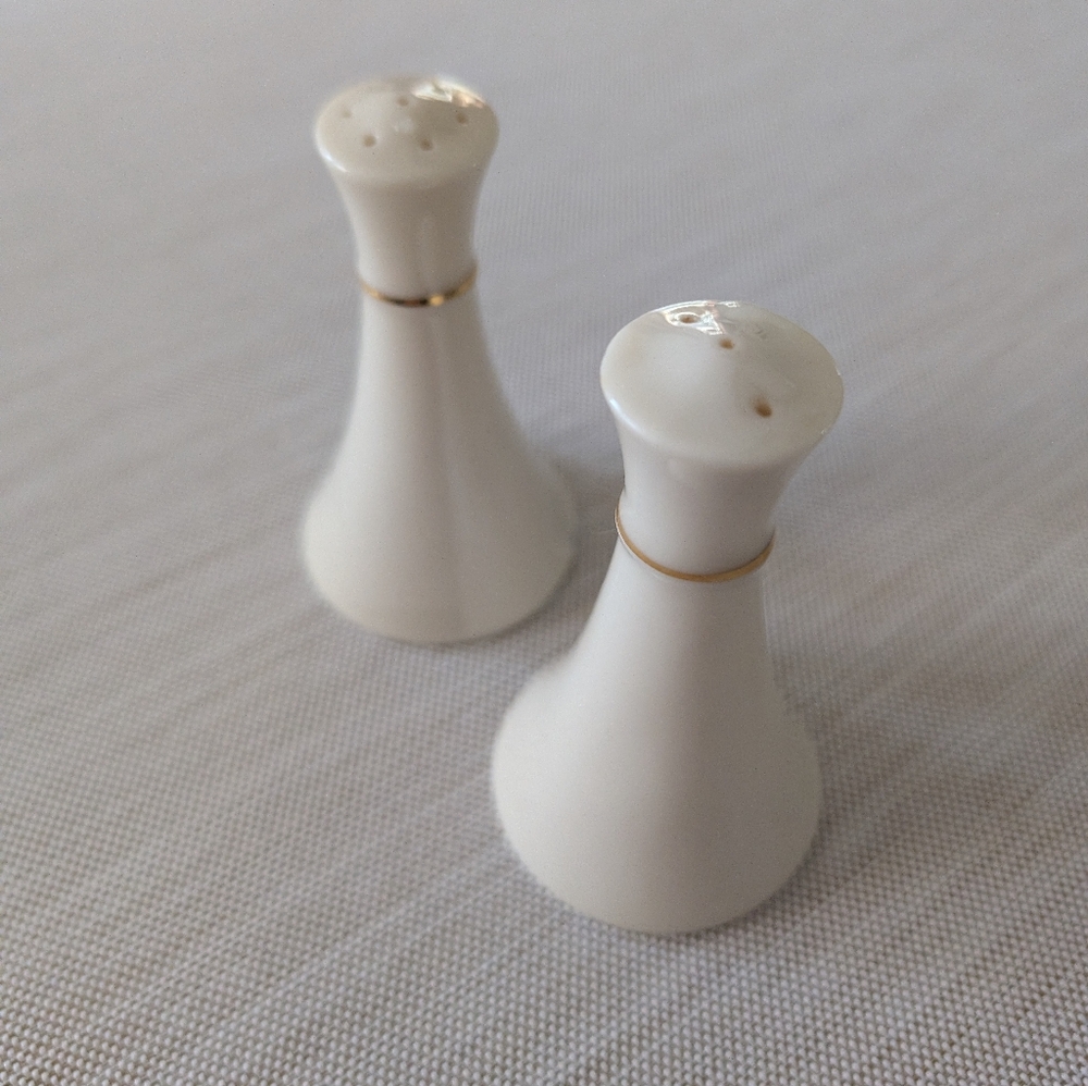 Lenox Salt and Pepper Shakers - Vintage - Cream with Gold Accents - Chip on one